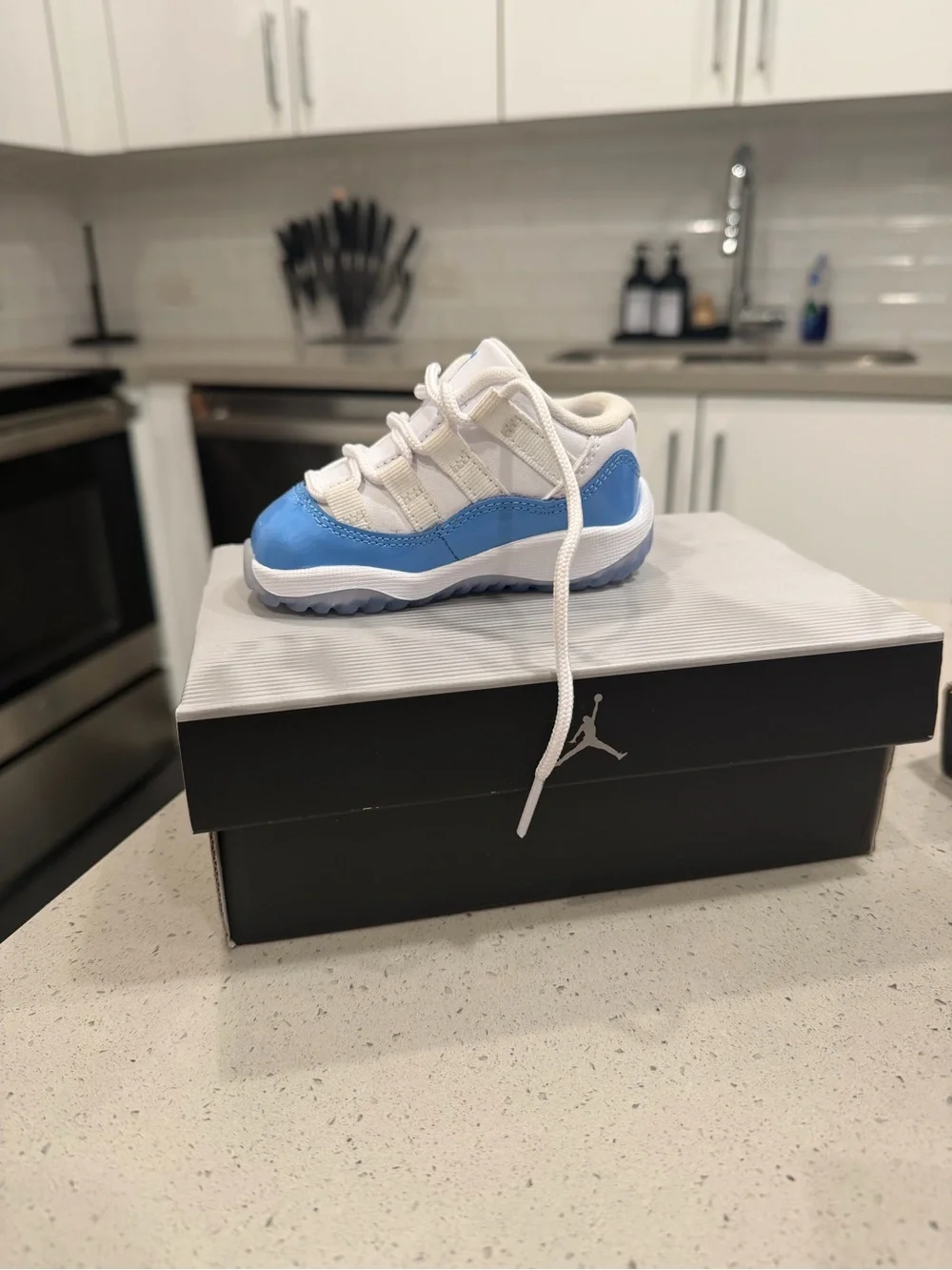 Jordan Kids Low-Top Sneakers in White and Light Blue